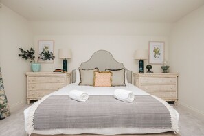 6 bedrooms, desk, iron/ironing board, free WiFi