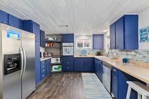 Private kitchen - Remodeled Lake Texoma Beach Themed House Walking Distance to Neighborhood Beach (Pottsboro)