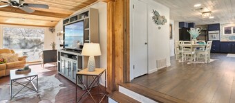 Remodeled Lake Texoma Beach Themed House Walking Distance to Neighborhood Beach