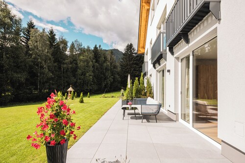 Cozy holiday apartment in hut design, in the middle of the ski paradise