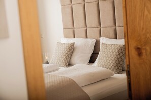 2 bedrooms, free WiFi, bed sheets - Cozy holiday apartment in hut design, in the middle of the ski paradise (Mauterndorf)