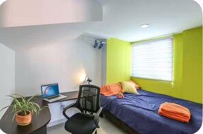 1 habitación, tabla de planchar con plancha, wifi gratis y ropa de cama 