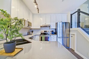 Fridge, microwave, oven, stovetop