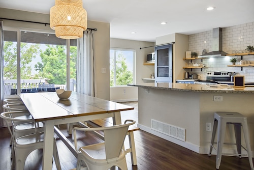 Spacious 4 Bed, Central AC, Fire Pit, Grill, Games