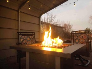 Property grounds - Spacious 4 Bed, Central AC, Fire Pit, Grill, Games (Colorado Springs)