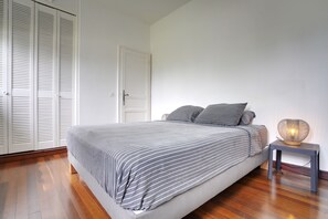 3 chambres, fer et planche à repasser, Wi-Fi gratuit, draps fournis