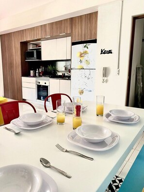 Fridge, microwave, oven, coffee/tea maker