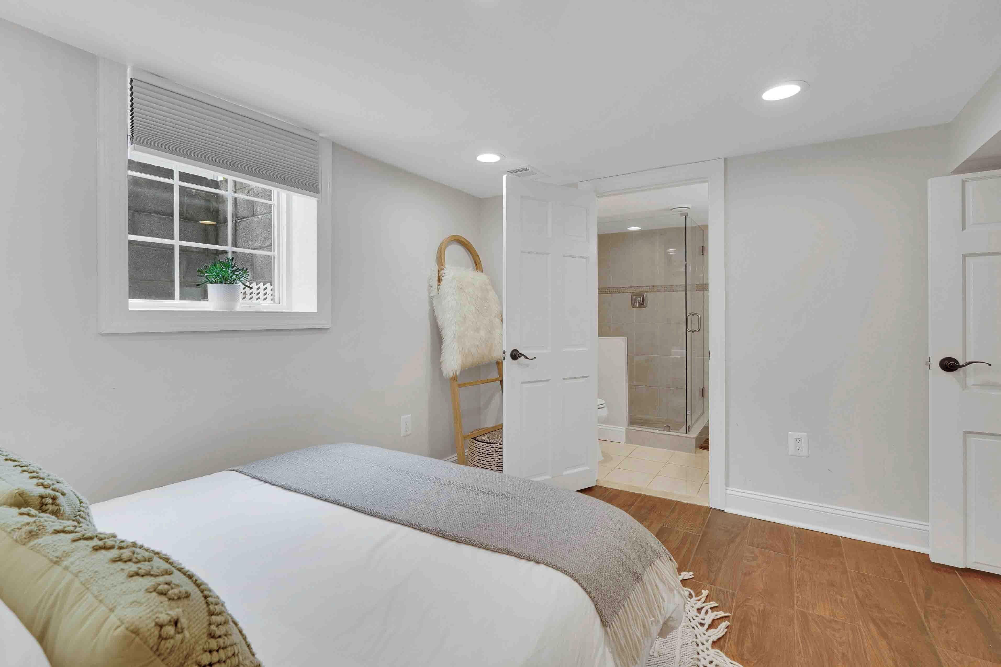 3 bedrooms, iron/ironing board, travel crib, free WiFi