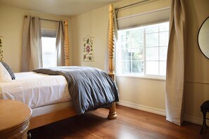 2 bedrooms, iron/ironing board, travel cot, free WiFi - ✬Ivywild Area✬ Near Dwntn - Cañon Trails - Dining (Colorado Springs)