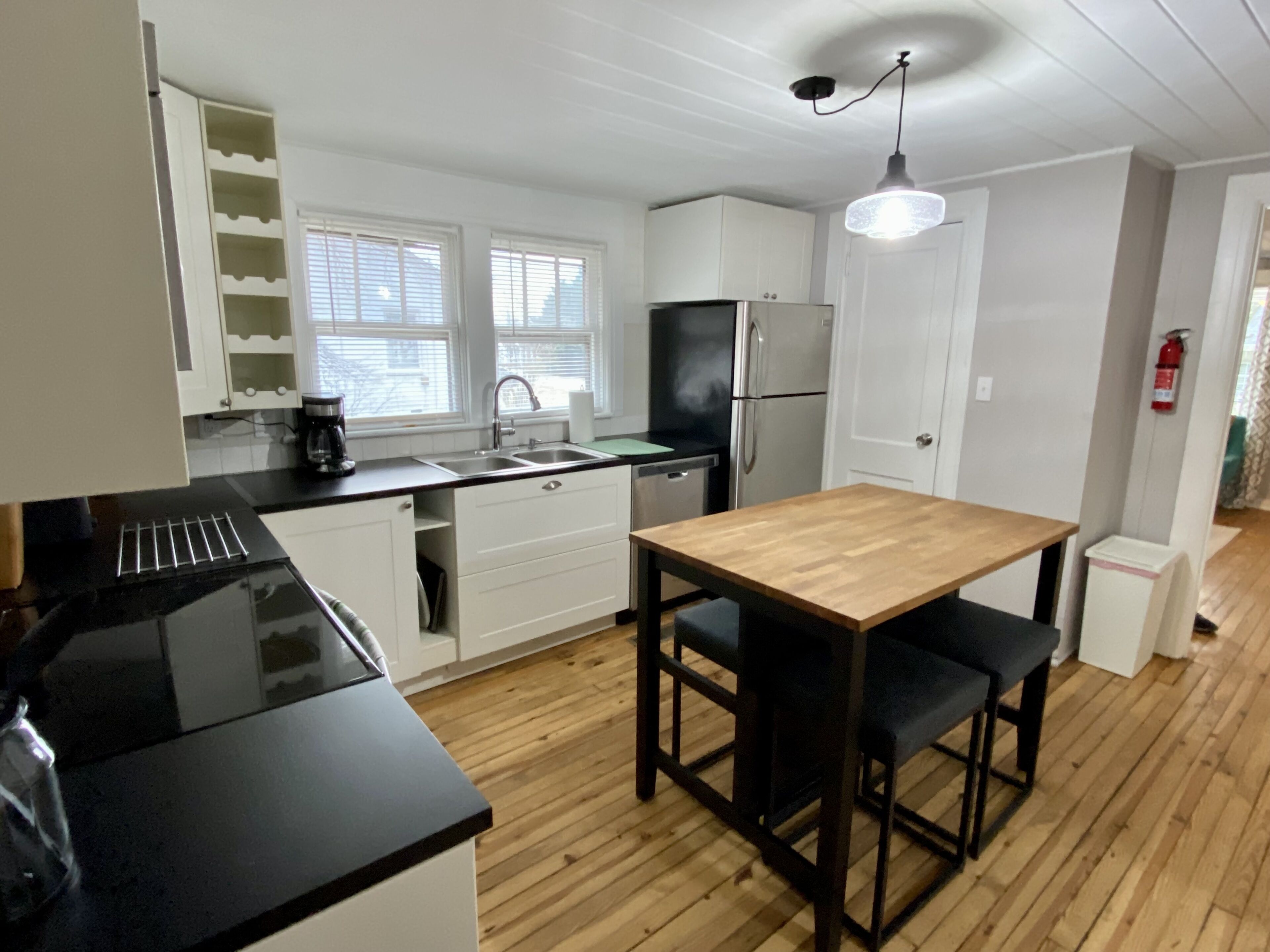 Køleskab, mikrobølgeovn, ovn, kogeplade