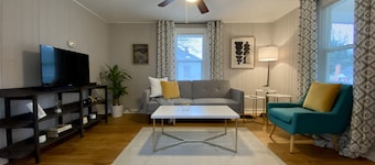Quaint 2 bed 1 bath cottage style home