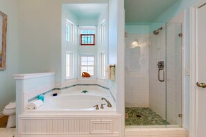 Bathtub, towels