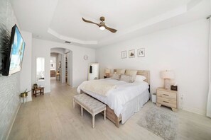 4 bedrooms, iron/ironing board, free WiFi, bed sheets - MEGA-Luxury Waterfront House 4 bed/4 bath w/ Private Pool in 5☆ Resort Community (Naples)