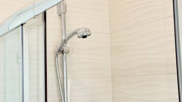 Doccia, bidet, asciugamani