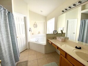 منزل - عدة أسرّة (Ian's Southern Dunes Vacation Home) | حمام