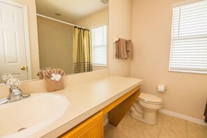 Bathroom - Lynval's Regal Palms Resort Townhome (Davenport)