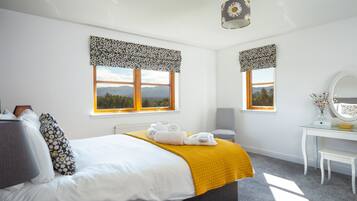 5 bedrooms, iron/ironing board, free WiFi, bed sheets