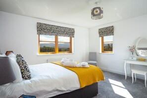 5 bedrooms, iron/ironing board, free WiFi, bed sheets