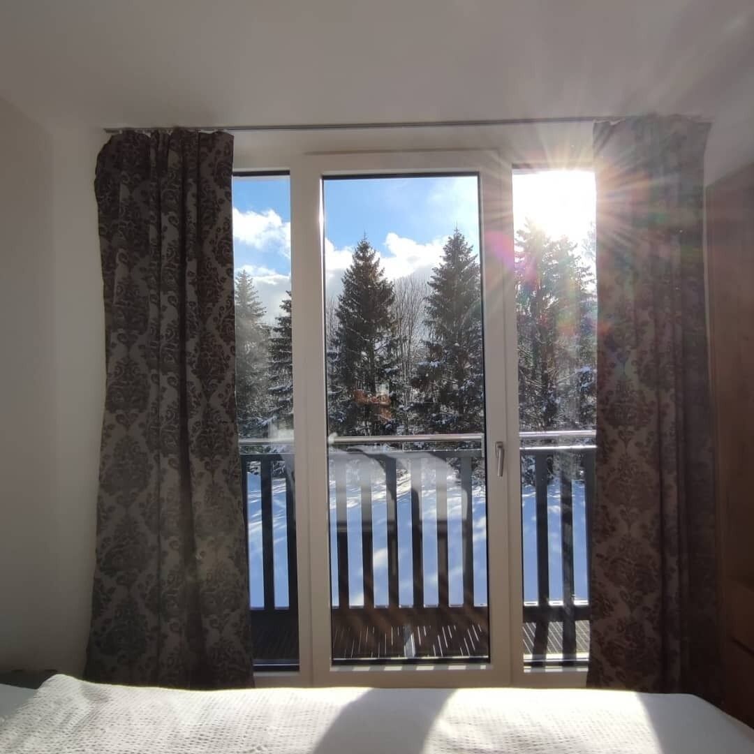 2 bedrooms, travel cot, WiFi, bed sheets