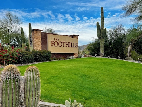 Desert Golf Oasis at Foothills Retreat w/ FREE Heated Pool!!!