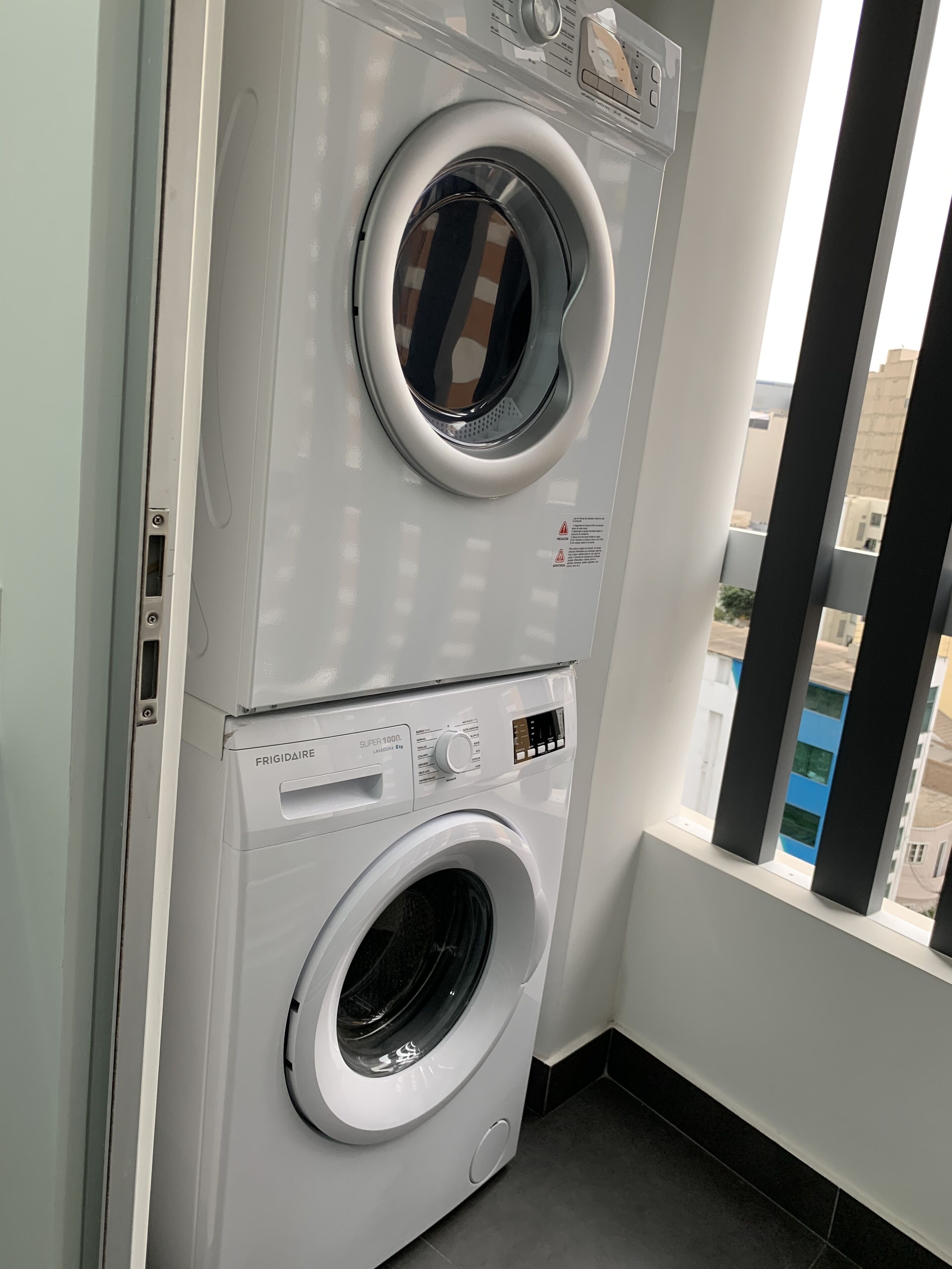 客室内のダイニングエリア