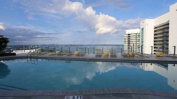 Exterior - King Bed Full Service Apt (Coral Gables)