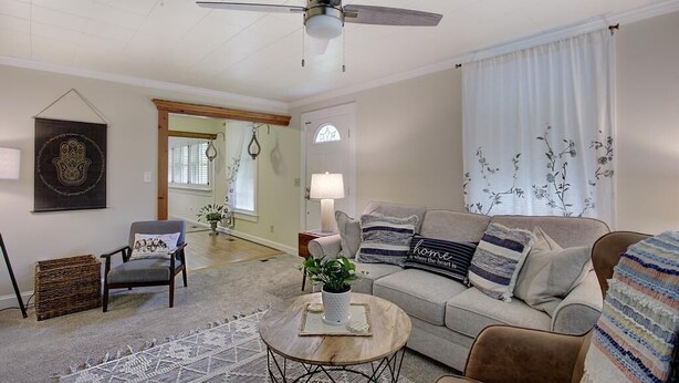 A living room with a ceiling fan, a sofa, a coffee table, and a chair. - Bee Humble Cottage w/in 20mins to Public Beaches (Gloucester)