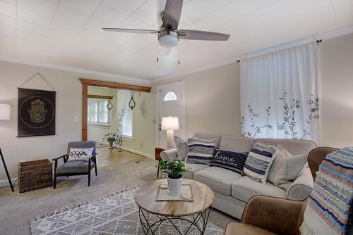 Bee Humble Cottage w/in 20mins to Public Beaches