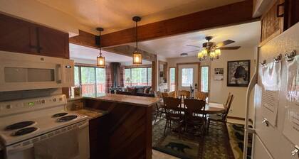 Cozy Mountain Retreat