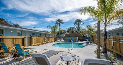 The Hotel Palms Poolside
