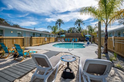 The Hotel Palms Poolside