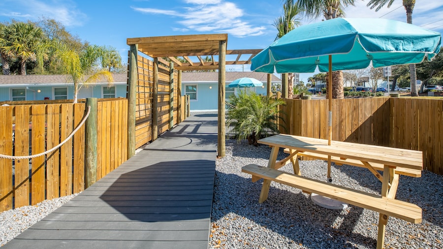 Salt Air Inn & Suites
