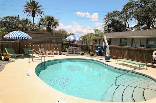 The Hotel Palms Poolside