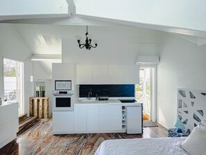 1 غرفة نوم ومكواة/لوح كي وواي فاي مجانًا وملاءات أسرّ�ة