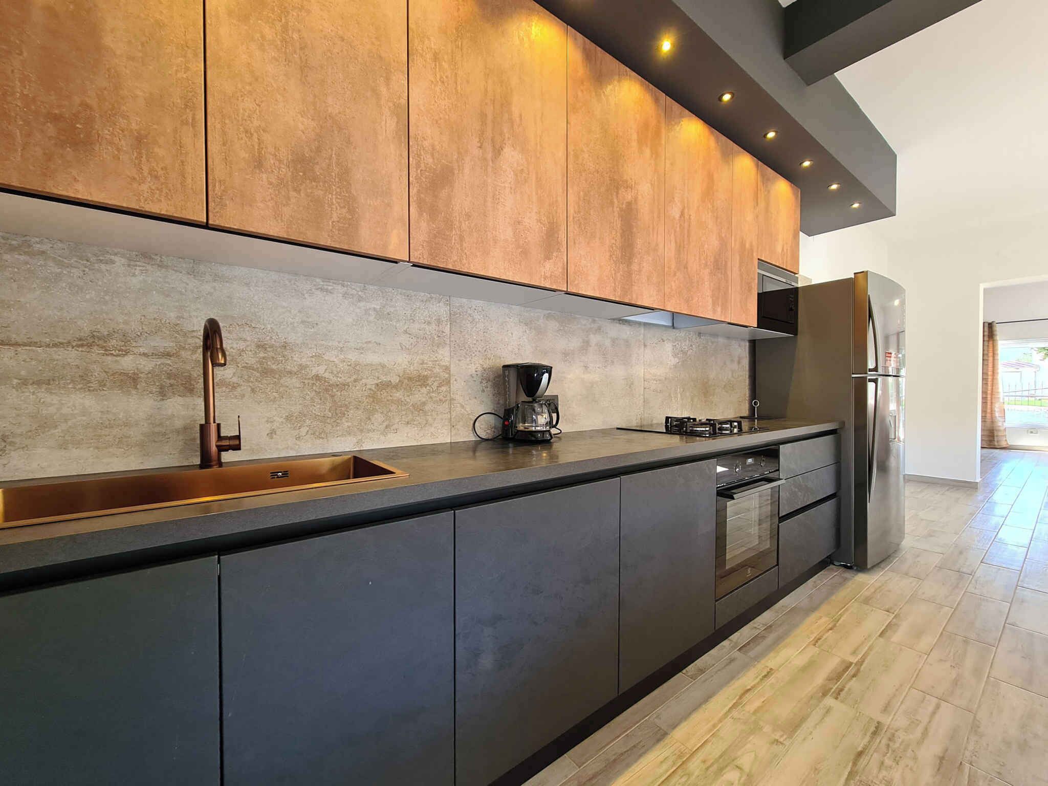 Kühlschrank, Mikrowelle, Ofen, Herdplatte