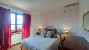 3 bedrooms, WiFi, bed sheets - Forte dei Marmi Villa Raffaella a stone's throw from the center 4 bedrooms BBQ (Forte dei Marmi)