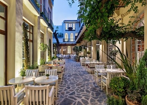 A courtyard with outdoor seating, stone flooring, and potted plants. - Ecole St Pierre Hotel (Istanbul)