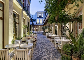 Outdoor dining - Ecole St Pierre Hotel (Istanbul)