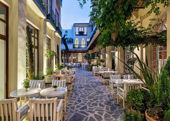 Restaurant - Ecole St Pierre Hotel (Istanbul)