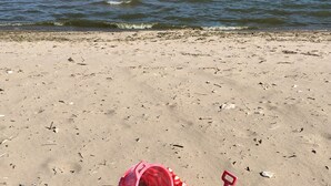 På stranden og solsenger