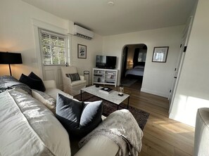 1 soverom, safe på rommet, skrivebord og strykejern/-brett