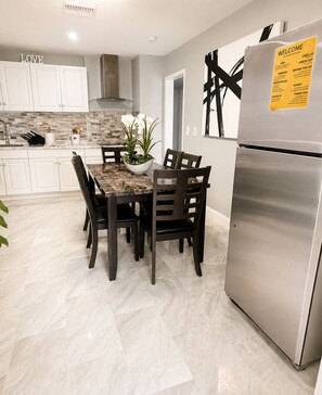 Dining - Fun and Relax ,Central Tampa House (Tampa)