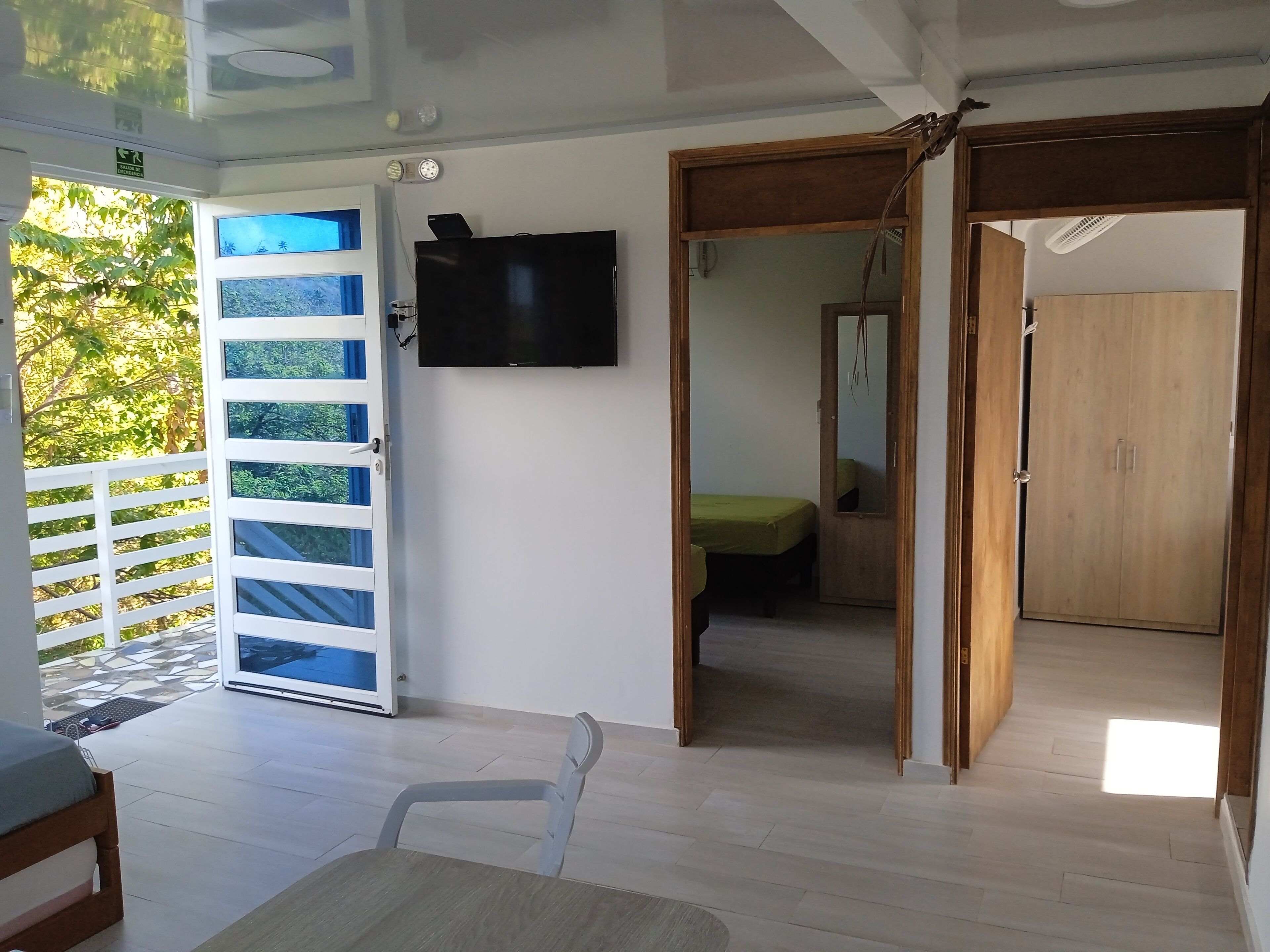 2 habitaciones, tabla de planchar con plancha y wifi gratis 