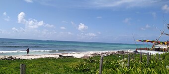 Comfortable and safe apartment 3 minutes walk to the beaches