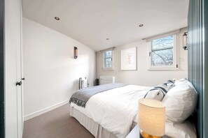 2 bedrooms, iron/ironing board, WiFi, bed sheets - Chic mews house in South Kensington (London)