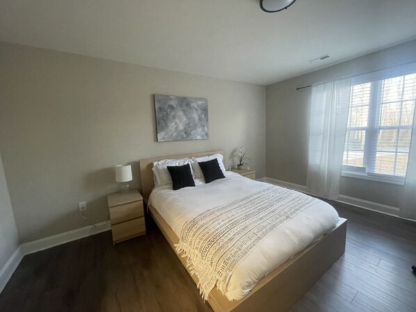 3 bedrooms, desk, WiFi, wheelchair access