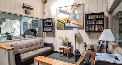 Cedar Lodge condo with mountain & lake Winnipesauke views!