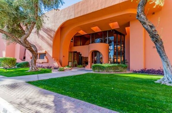 Exterior - REMODELED Condo - Sangria Skies - quiet Anasazi Village - close to golf, dining (Phoenix)