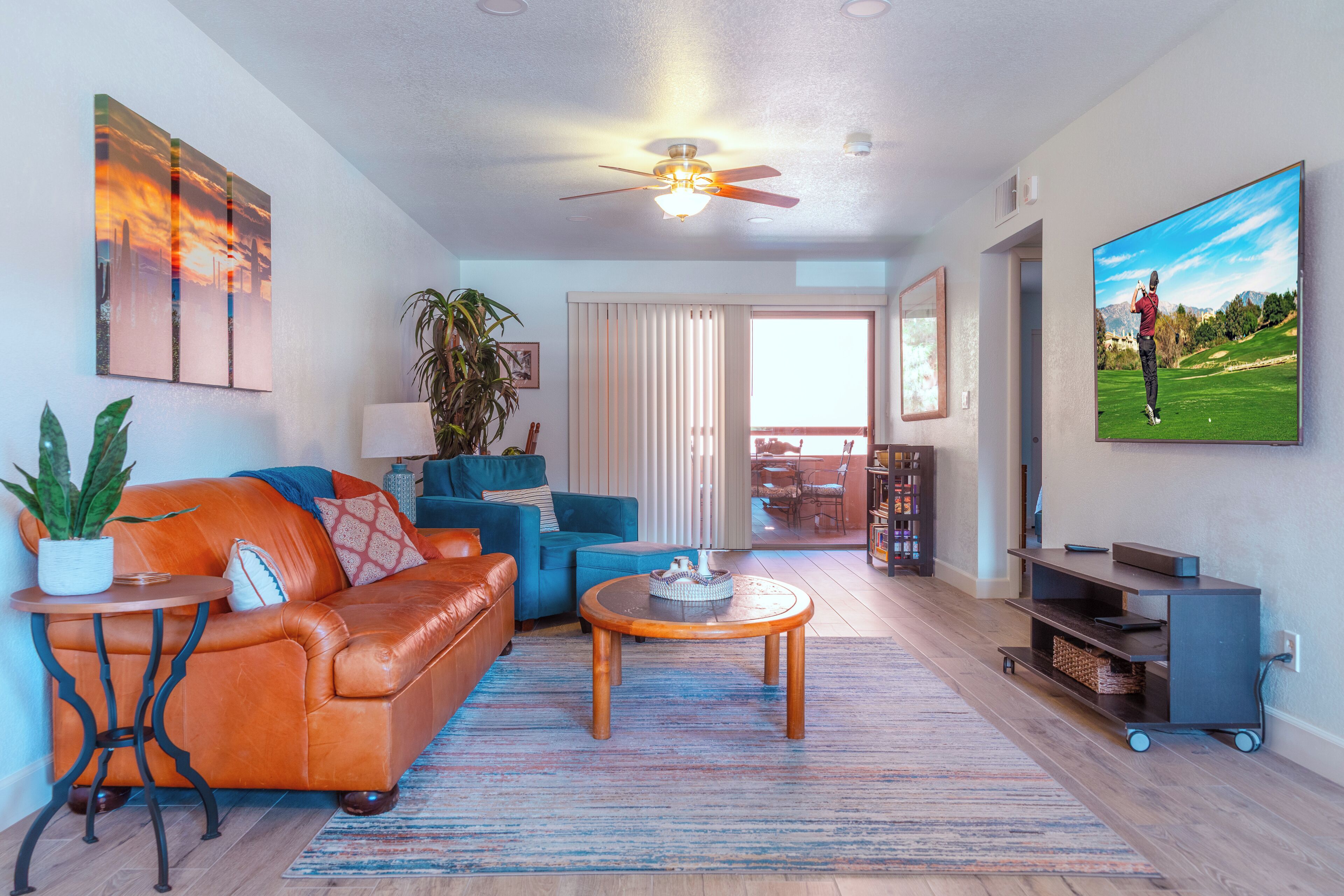 Smart-TV, Tischtennisplatte, Bücher, Stereoanlage