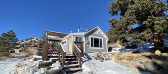 Cozy Remodeled Cabin in Central Nederland